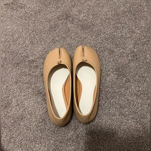 Tabi Ballet Flats brand new size 8.5 apricot